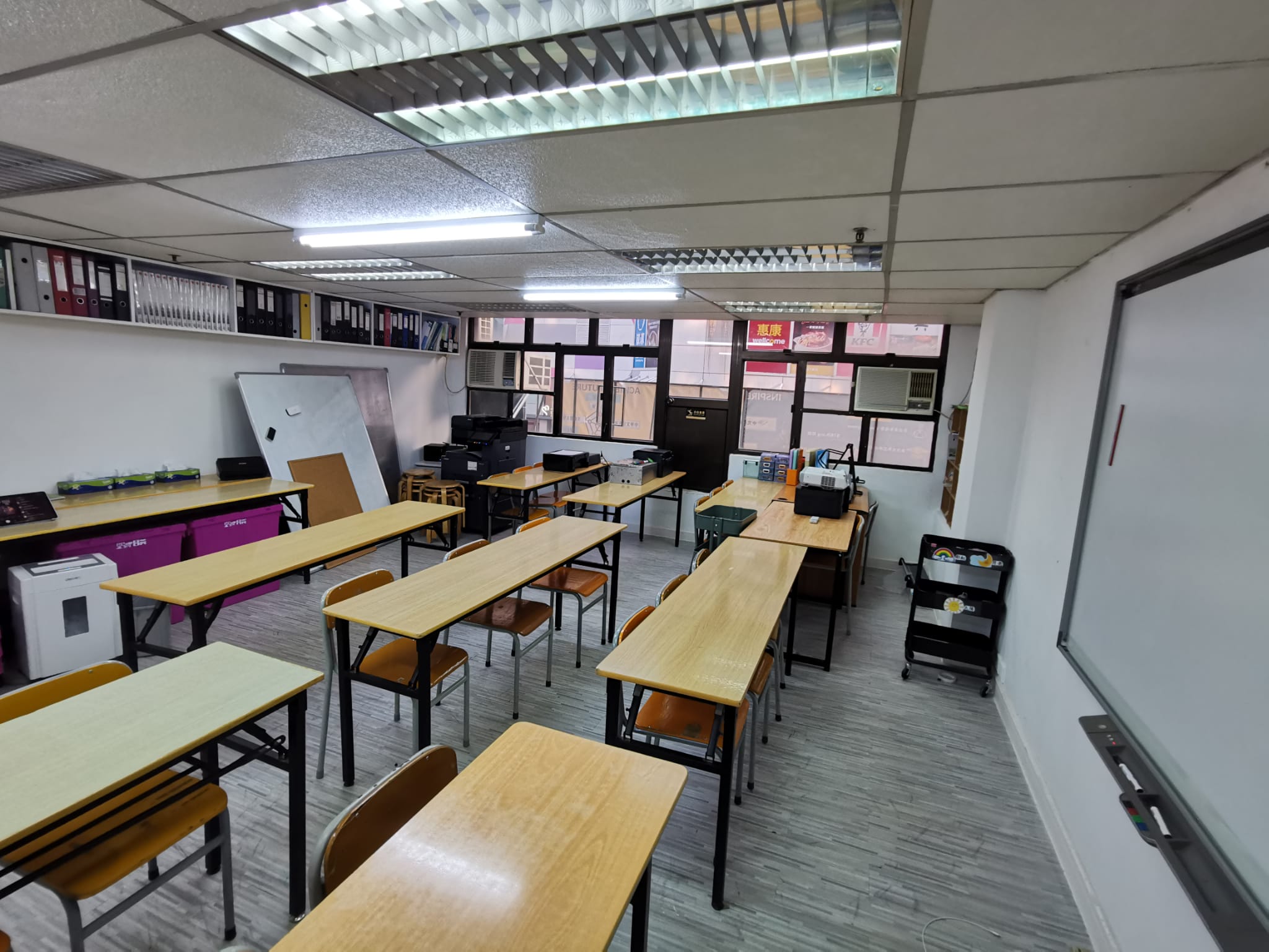 長沙灣具學校註冊牌照成立約10年約600呎同區罕見放盤位處民生區黃金地段格局四正位於屋苑商場補習社資產頂讓 實景相片