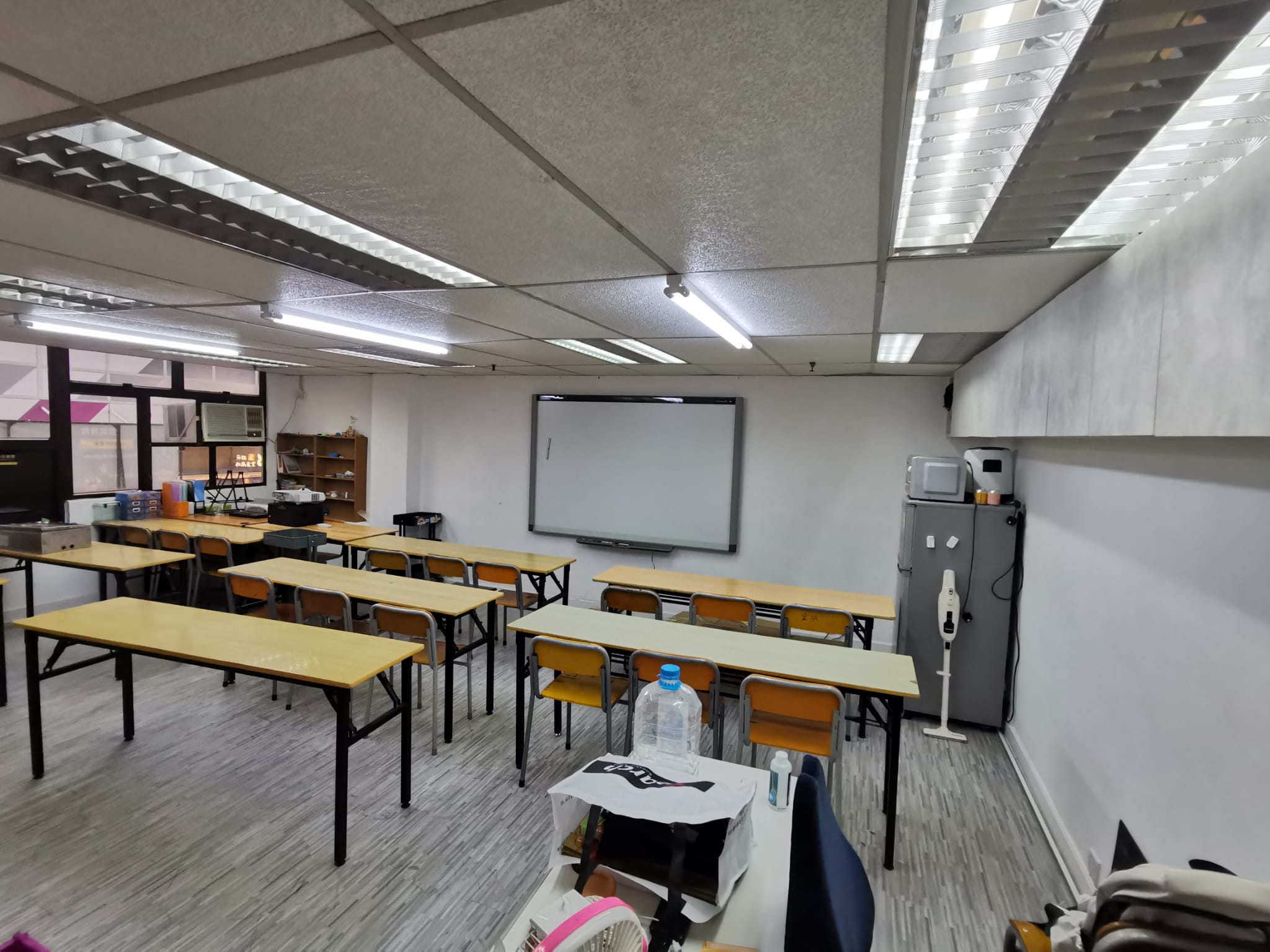 長沙灣具學校註冊牌照成立約10年約600呎同區罕見放盤位處民生區黃金地段格局四正位於屋苑商場補習社資產頂讓 實景相片 3