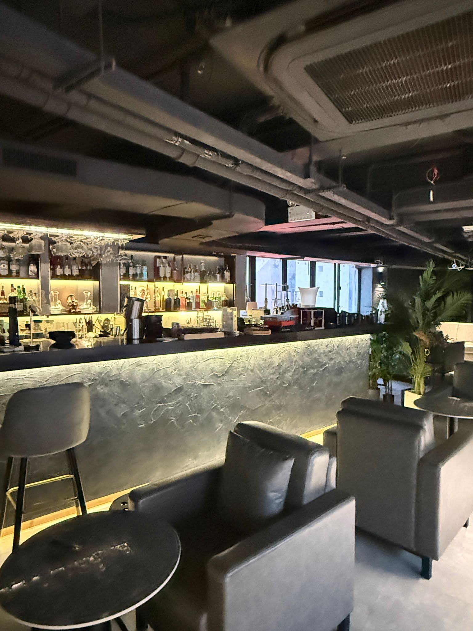 銅鑼灣持小食牌酒牌有一間VIP房大廳可容納100人可做水煙酒吧資產轉讓 實景相片