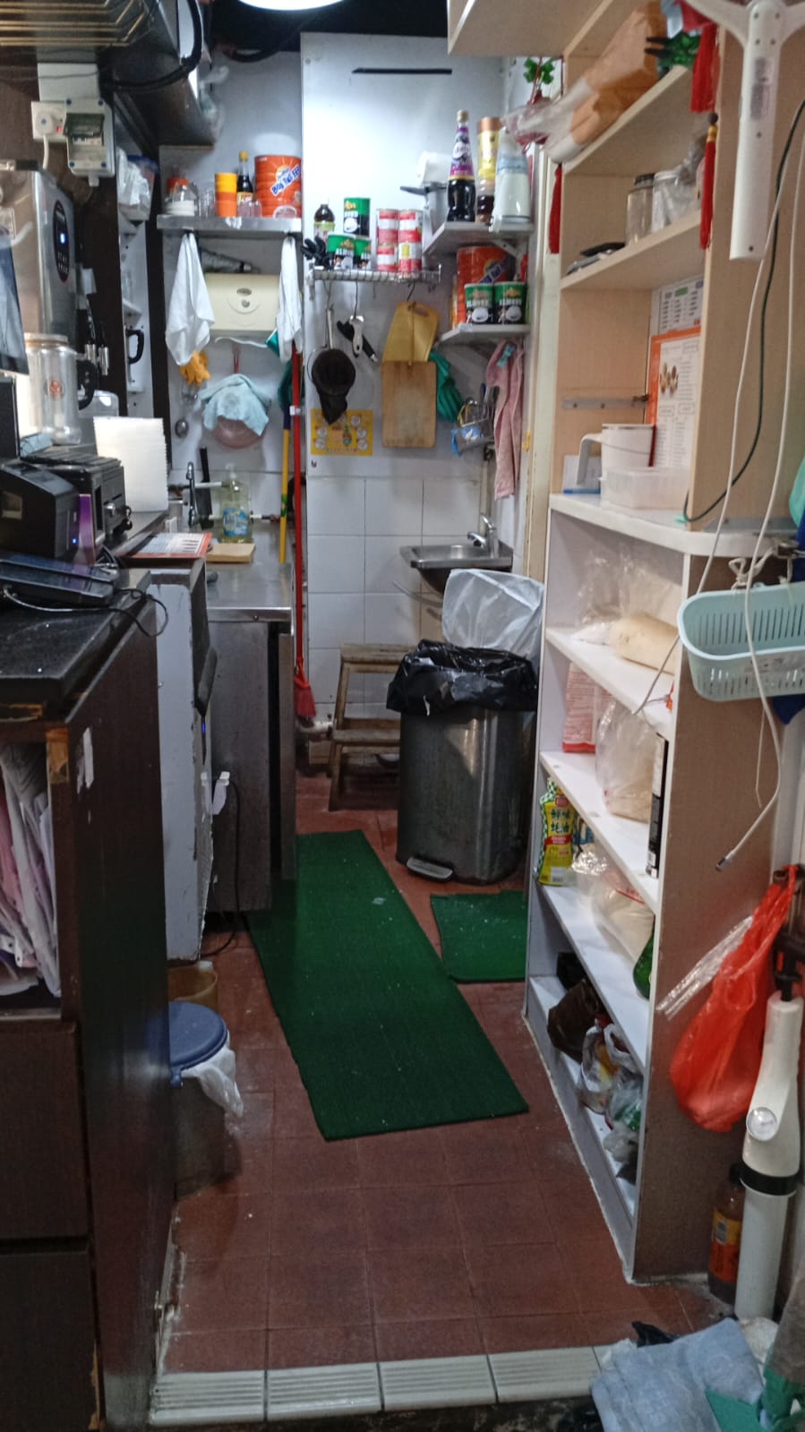 香港大學毗鄰大量住宅交通方便租金相宜生財工具齊備即頂即做客源充足可傳授營運心得各式麵店資產轉讓 real business photo 3