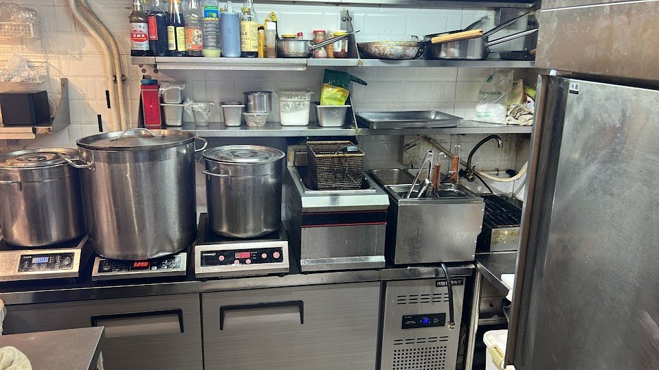 荔枝角段段有人流營運簡單有穩定POS系統可帶入行小食店生意轉讓 實景相片