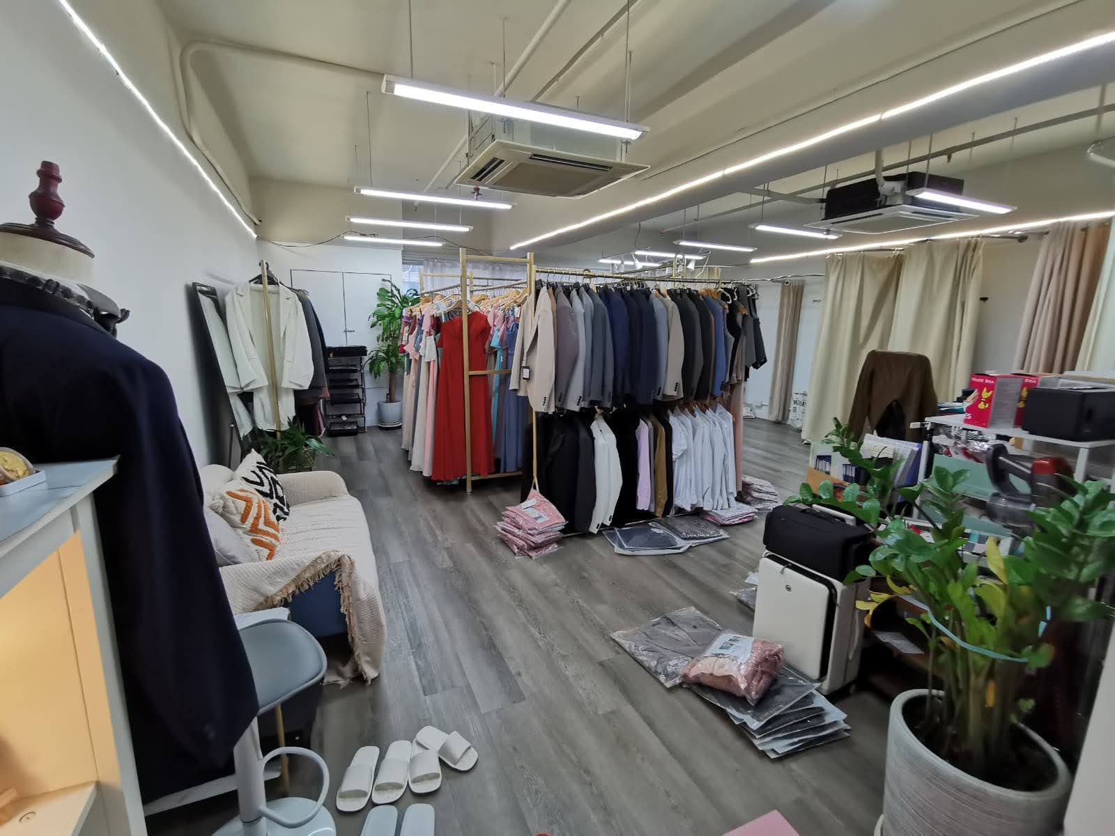 荔枝角可Autorun約6個月回本約1,000呎$18呎租位於工廠大廈兄弟衫姊妹裙租借生意轉讓 實景相片