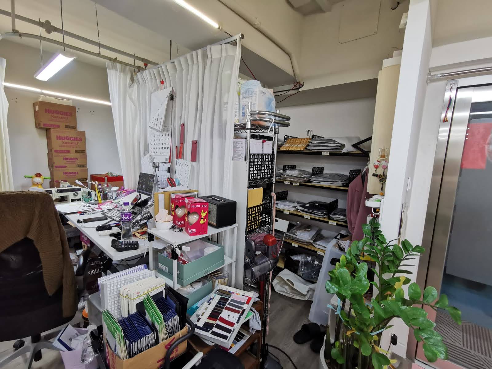 荔枝角可Autorun約6個月回本約1,000呎$18呎租位於工廠大廈兄弟衫姊妹裙租借生意轉讓 實景相片 2