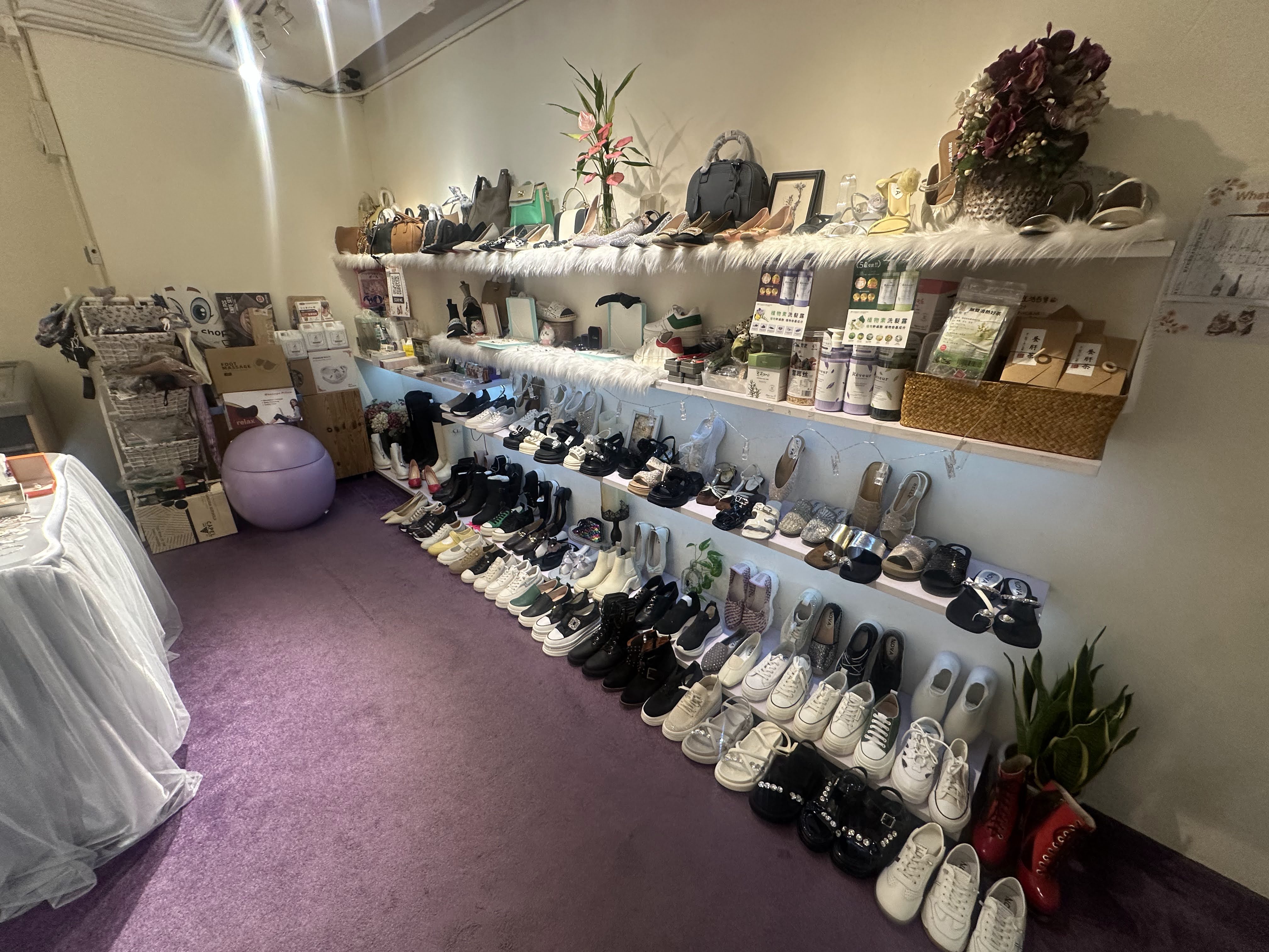 荔枝角退休放盤連存貨約$5萬約700呎連網站及平台生意鞋店零售及批發生意轉讓 實景相片