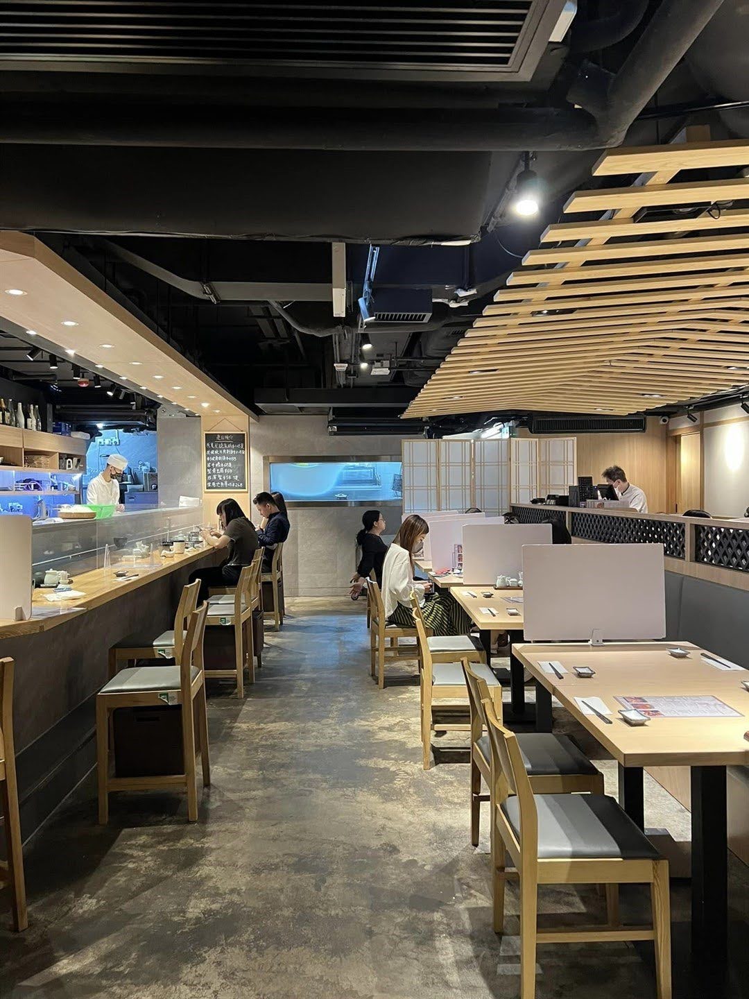 美孚持大牌酒牌可明火可用炭火開業裝修連設備投入超過200萬坐位超過70多個以上成立多年深得街坊支持區內競爭不大高端客戶單價高日韓東南亞餐廳生意轉讓 實景相片 2