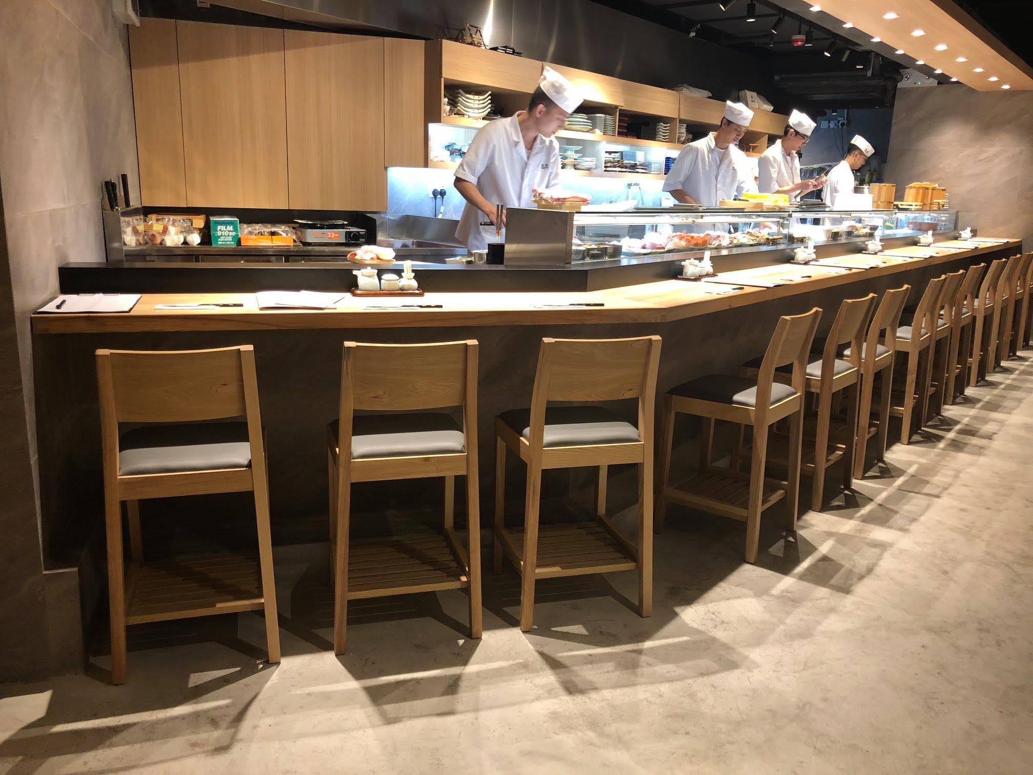 美孚持大牌酒牌可明火可用炭火開業裝修連設備投入超過200萬坐位超過70多個以上成立多年深得街坊支持區內競爭不大高端客戶單價高日韓東南亞餐廳生意轉讓 實景相片