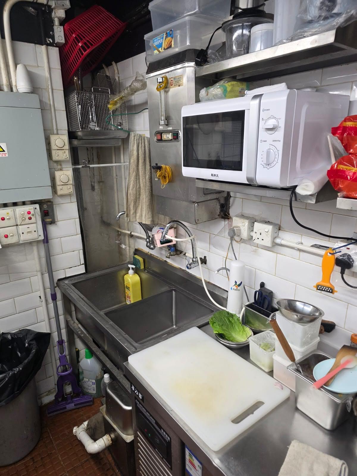旺角位於商場舖大量年輕客源近港鐵站小本經營租金吸引東南亞小食外賣店資產轉讓 實景相片