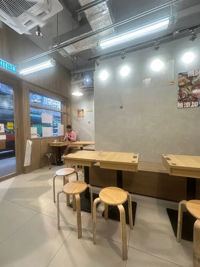 旺角700呎30位持小食牌近港鐵站段段有人流裝修新凈具發展潛力各式麵店資產轉讓 實景相片