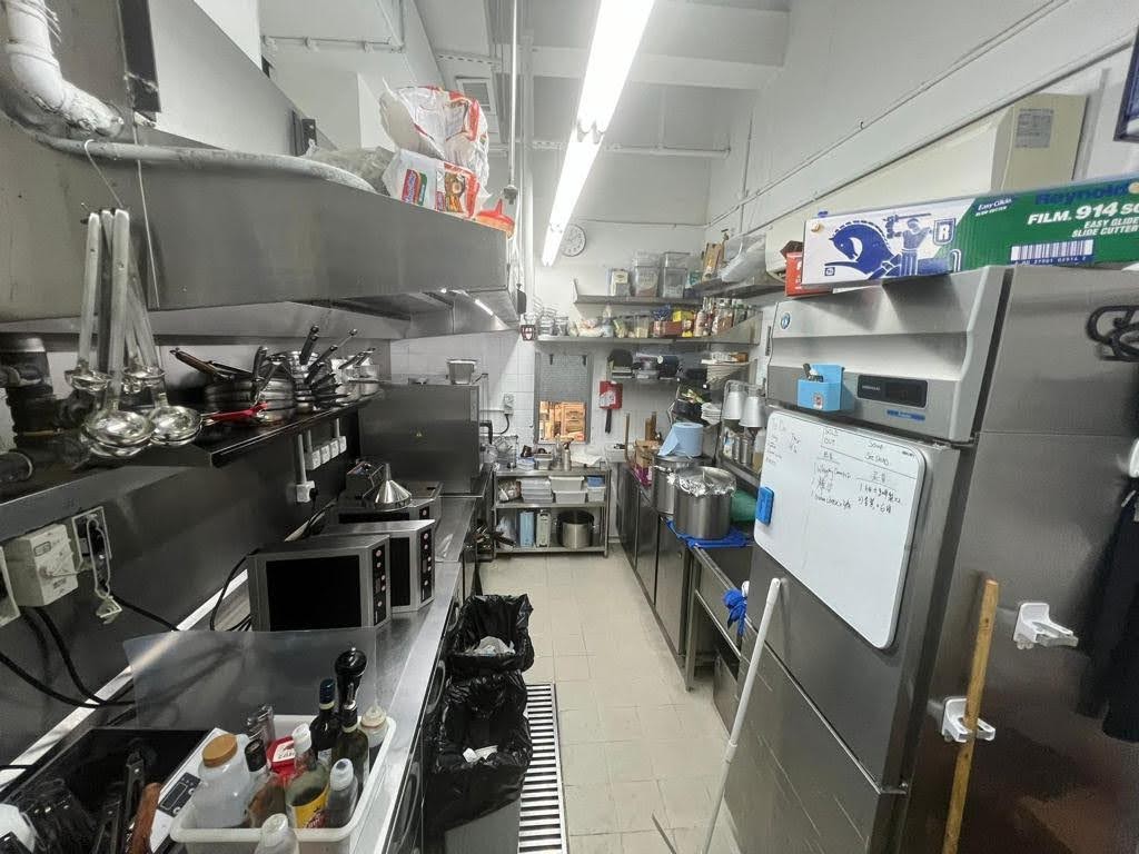 北角住宅環繞大型屋苑環繞旺街近商業區段段有人流有利位置近港鐵站具普通食肆牌照裝修新凈重本裝修具空間感生財工具齊備可立即開業客群龐大Café資產轉讓 實景相片