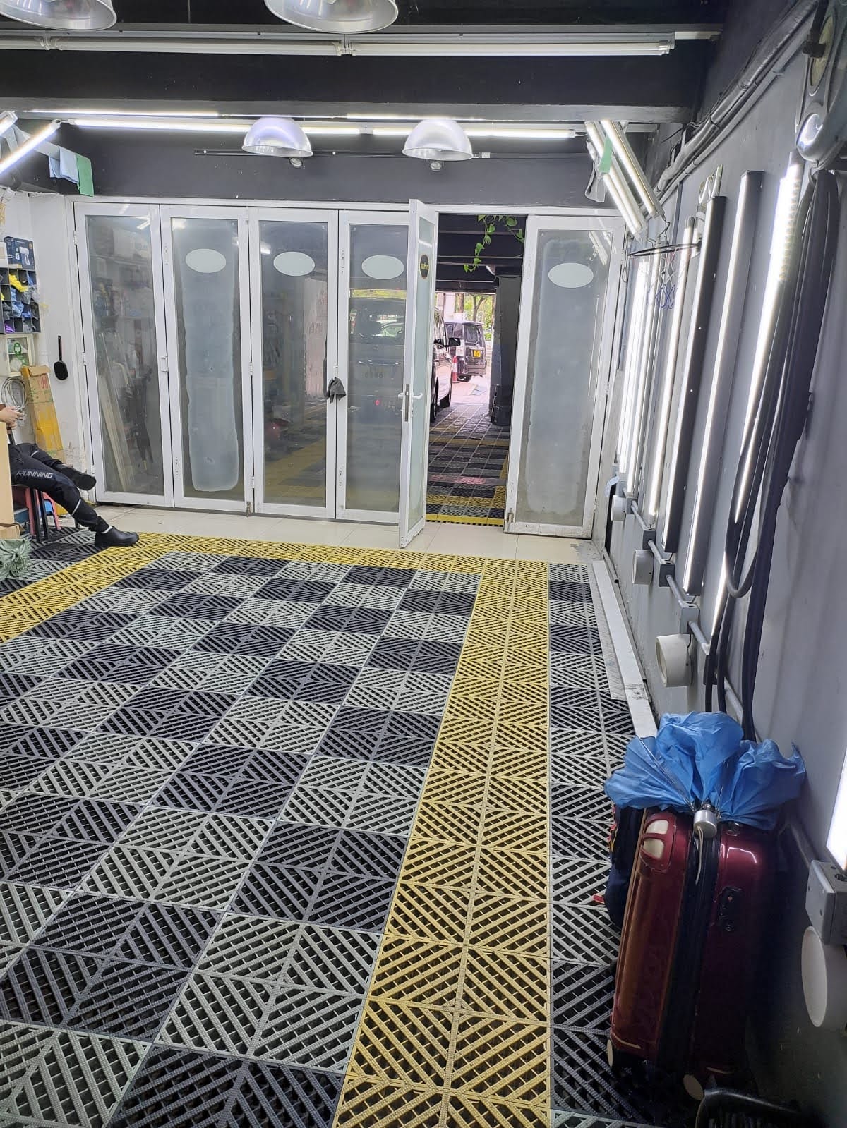 上水位於地舖經營約12年歷史約1,000呎口碑極佳具防守力租金大量客底備入貨渠道連FB汽車美容店資產頂讓 real business photo 3
