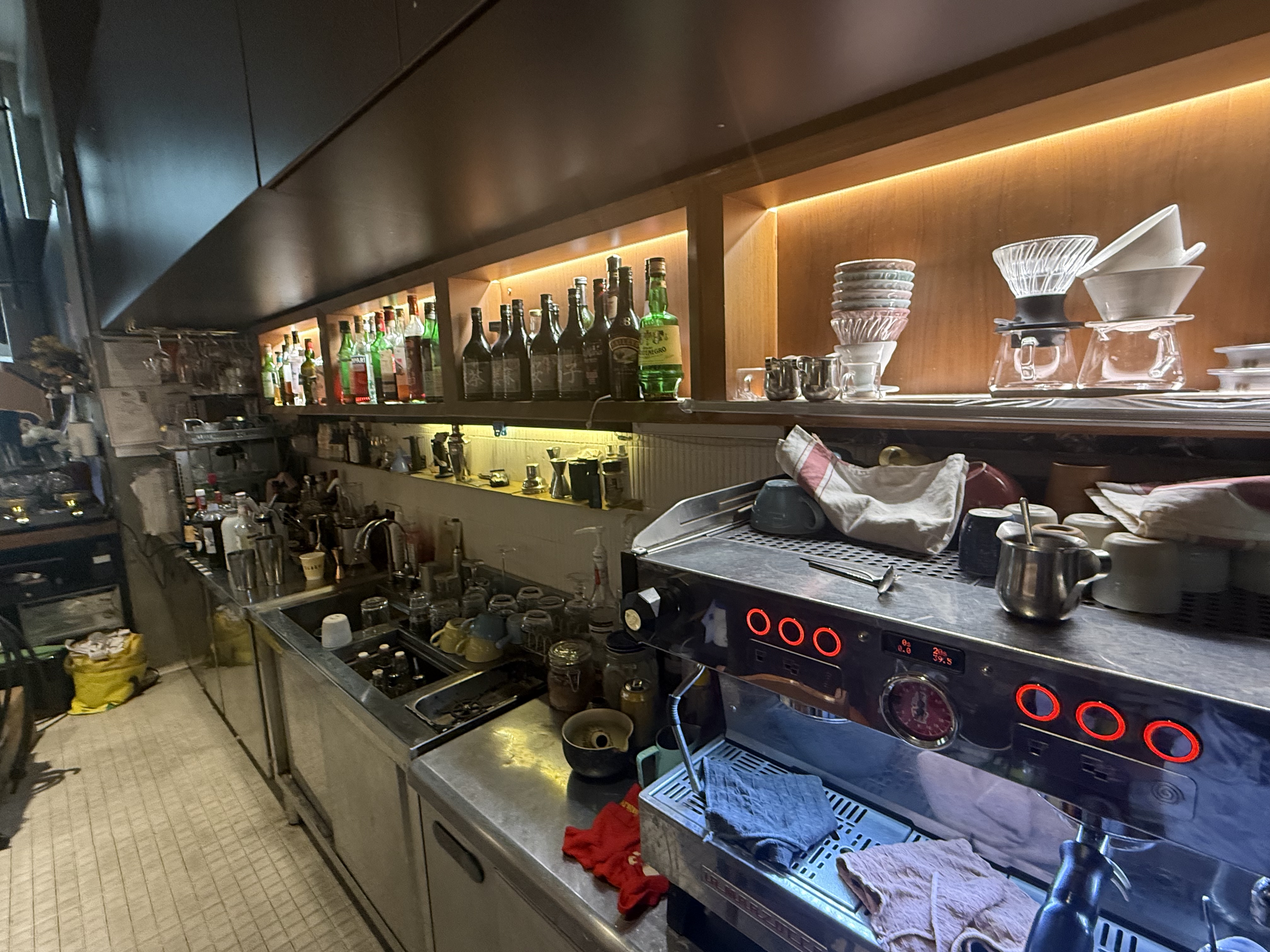 深水埗持小食牌酒牌成立6年近港鐵站賣價合理地方寬敞具空間感連IG轉讓可教授經驗Café生意 實景相片 2