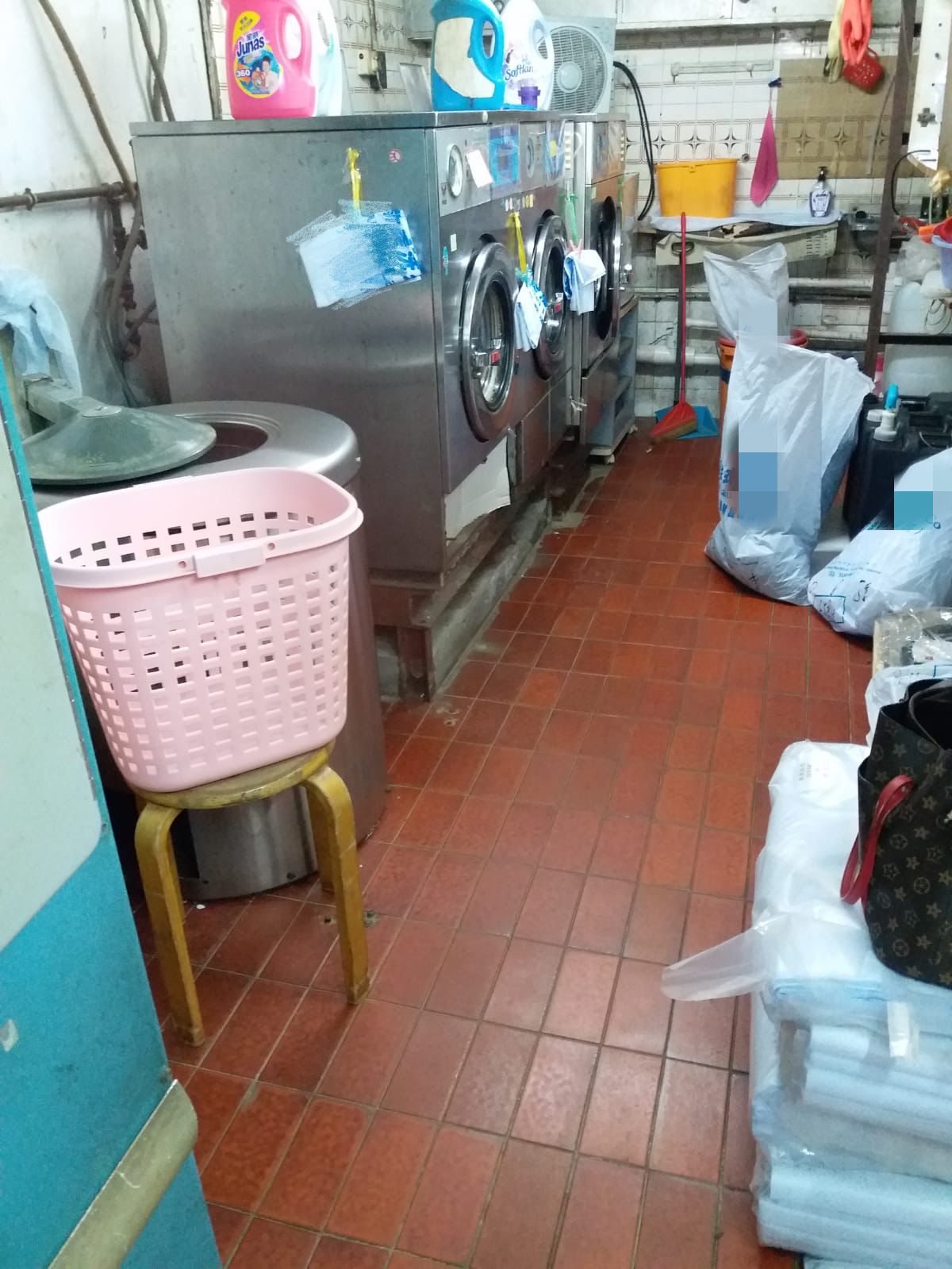 大角咀毗鄰大量住宅利潤穩定營運簡單民生必須即頂即做包200客底民生客源可查營收數據洗衣店生意轉讓 real business photo