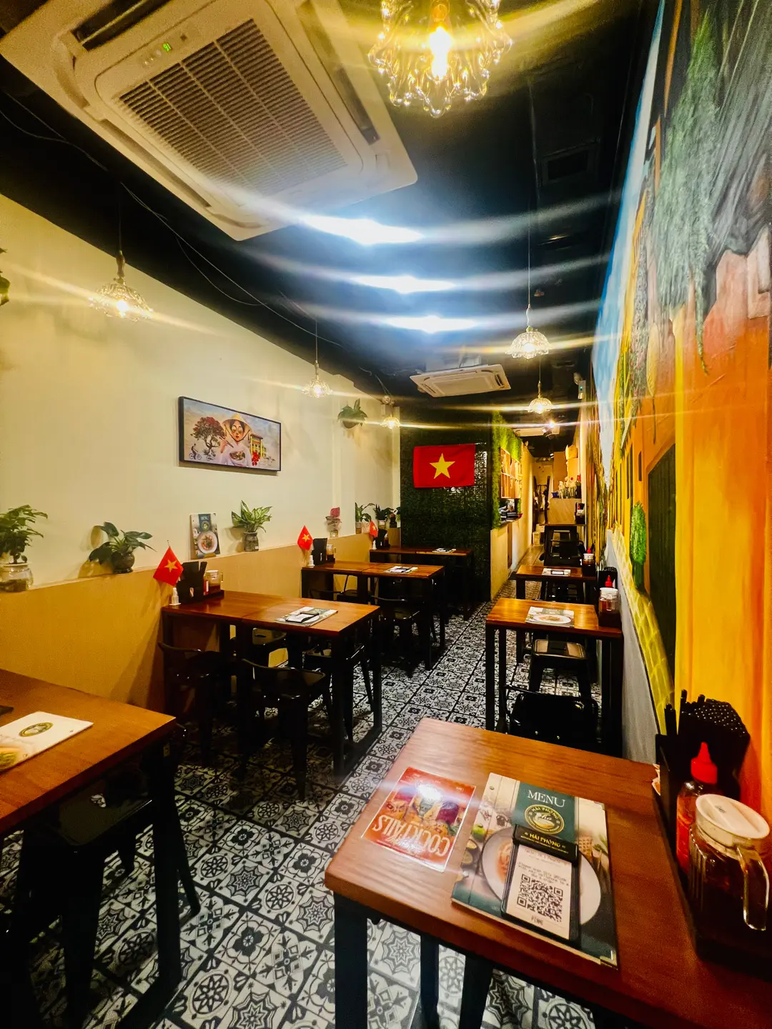 大角咀持小食牌酒牌地段吸引穩守盈利小本經營可容納36人設備齊全東南亞餐廳生意轉讓 實景相片