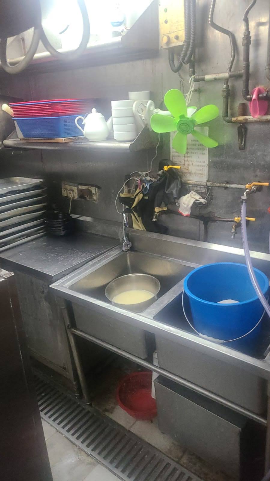 土瓜灣持大牌行煤氣生財工具齊備有明火炒爐大幅減低開業成本小區少有點心餐廳有長期顧客可改粉麵茶餐廳中餐廳生意轉讓 實景相片 4
