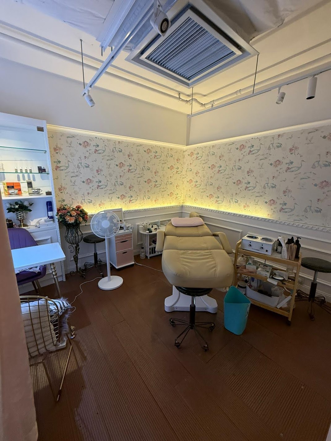 尖沙咀Autorun約2,000客底約1,000呎美甲店生意轉讓 實景相片 4