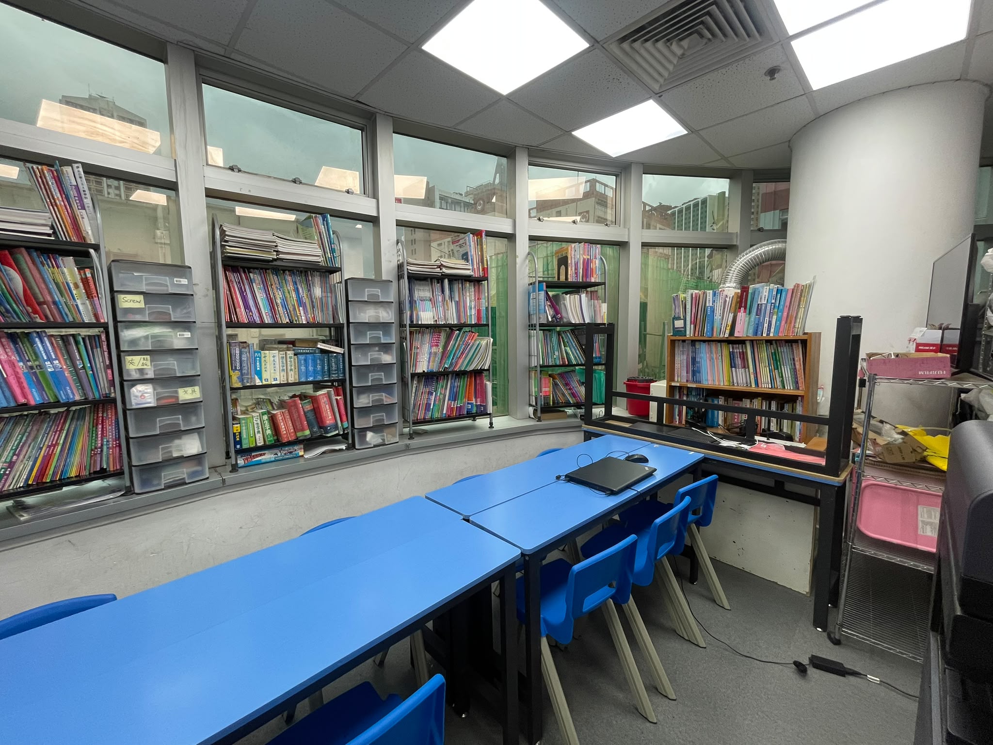 荃灣具學校註冊牌照成立約10年設2房約600呎補習社資產頂讓 實景相片 2