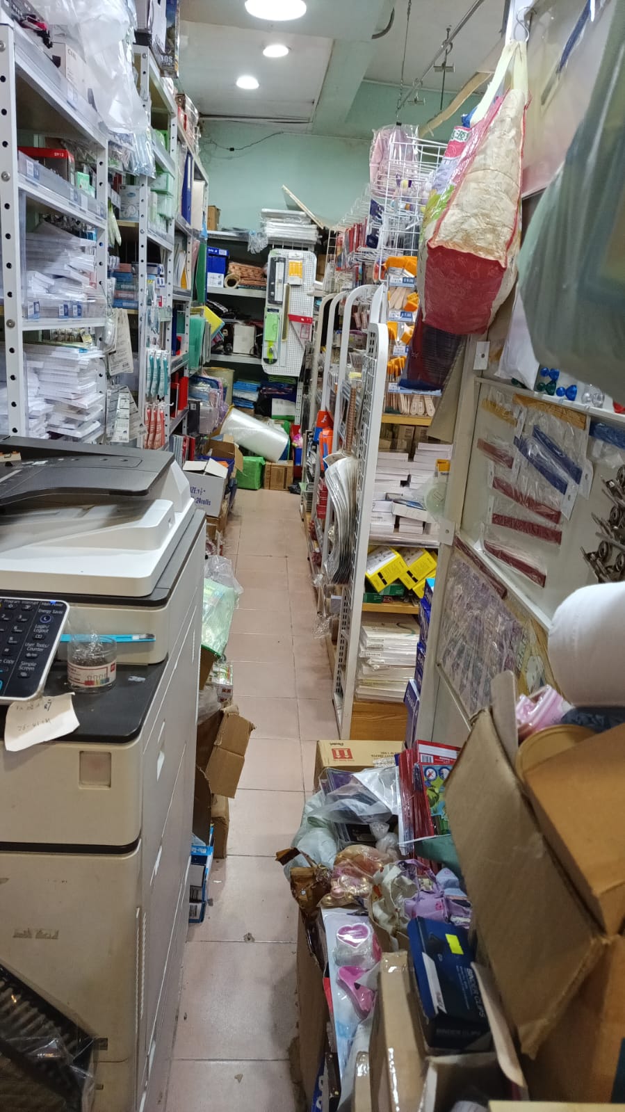 黃大仙連存貨約$1,200,000約700呎毗鄰大量住宅低租金位於地舖文具店生意轉讓 實景相片