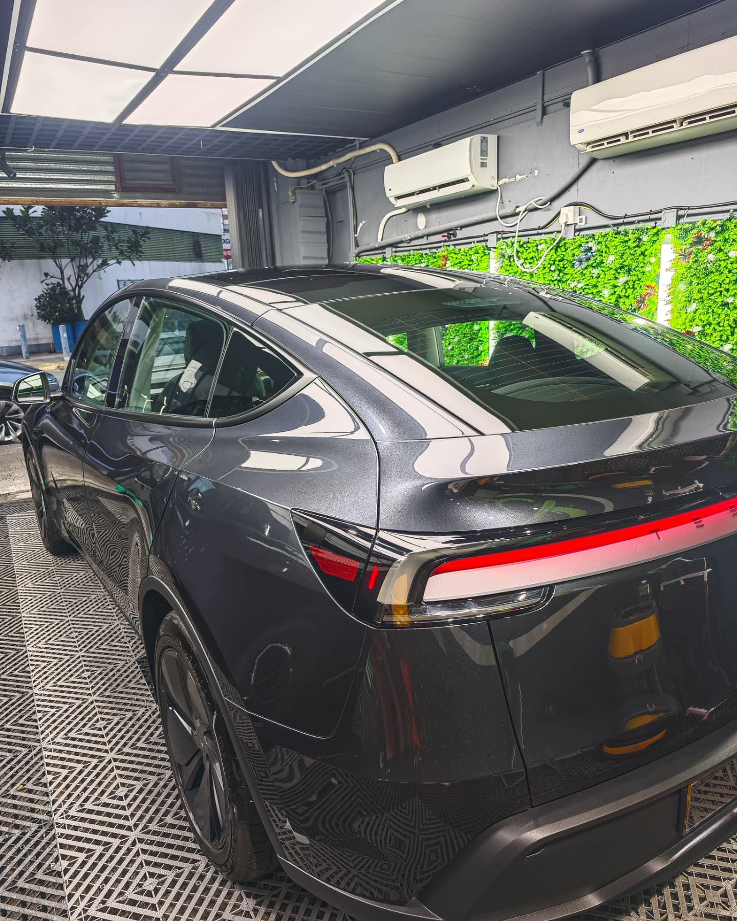 元朗可Autorun利潤可達$103,500成立約6年約600呎位於地舖車漆保護PPF、轉色、鍍膜汽車美容店生意轉讓 實景相片 2