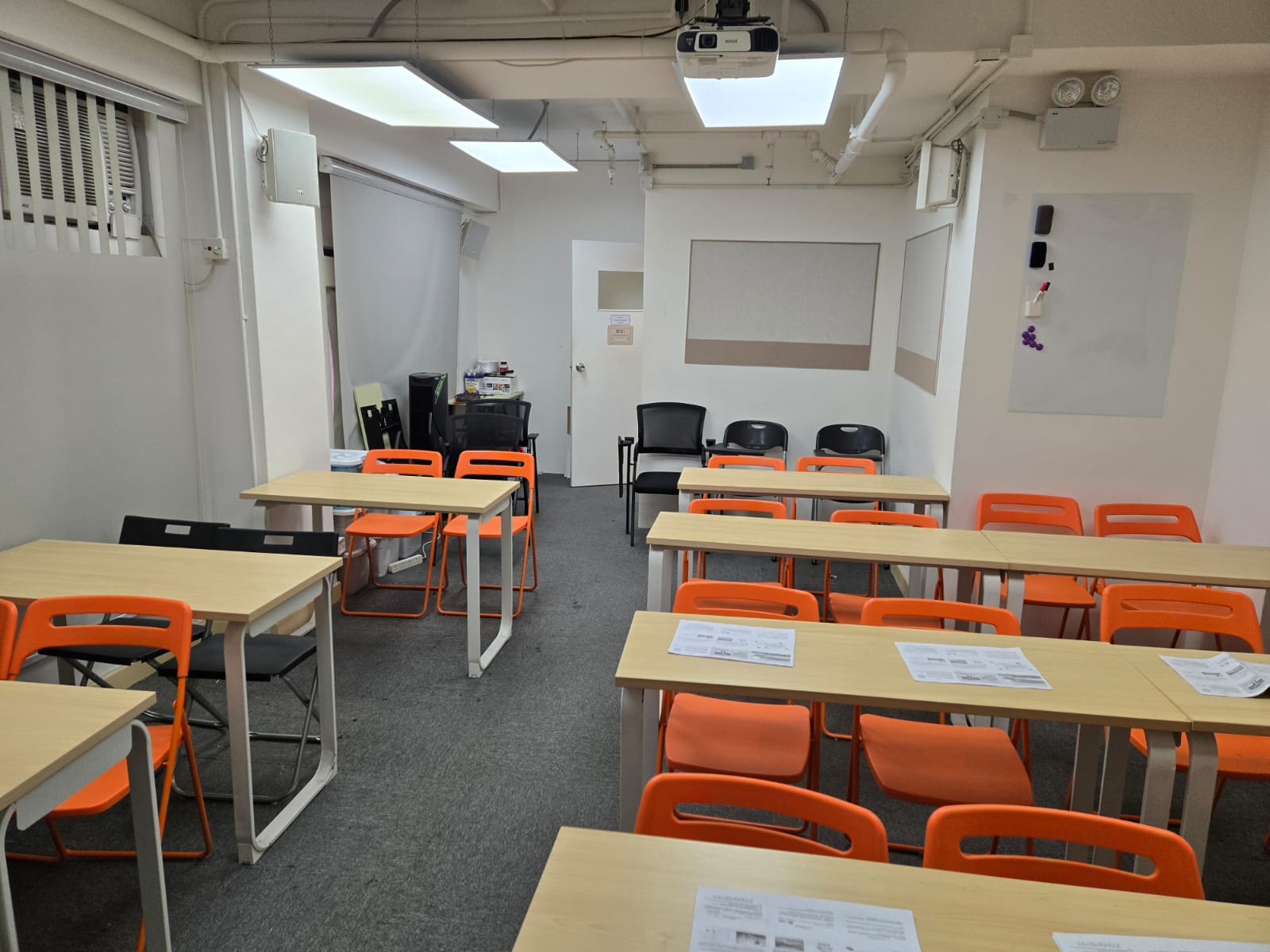 油麻地設2房約650呎近港鐵站補習社生意轉讓 實景相片